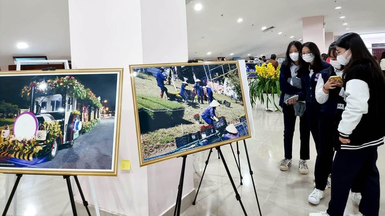 Eight Da Lat flower festivals re-enacted through photo exhibition
